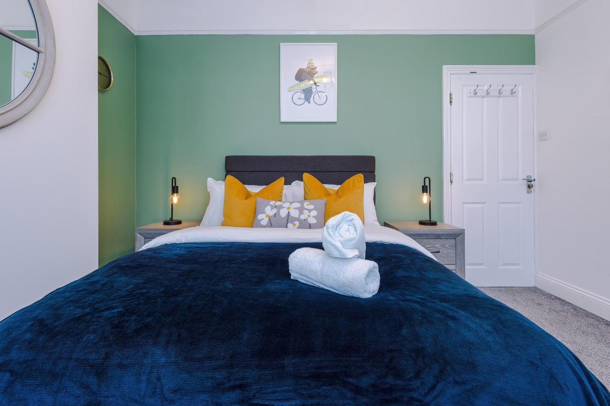 Incredible - Five Bedroom - 7 Actual Beds - 6 Bathroom House By Purestay - Central Bath With Parking 外观 照片