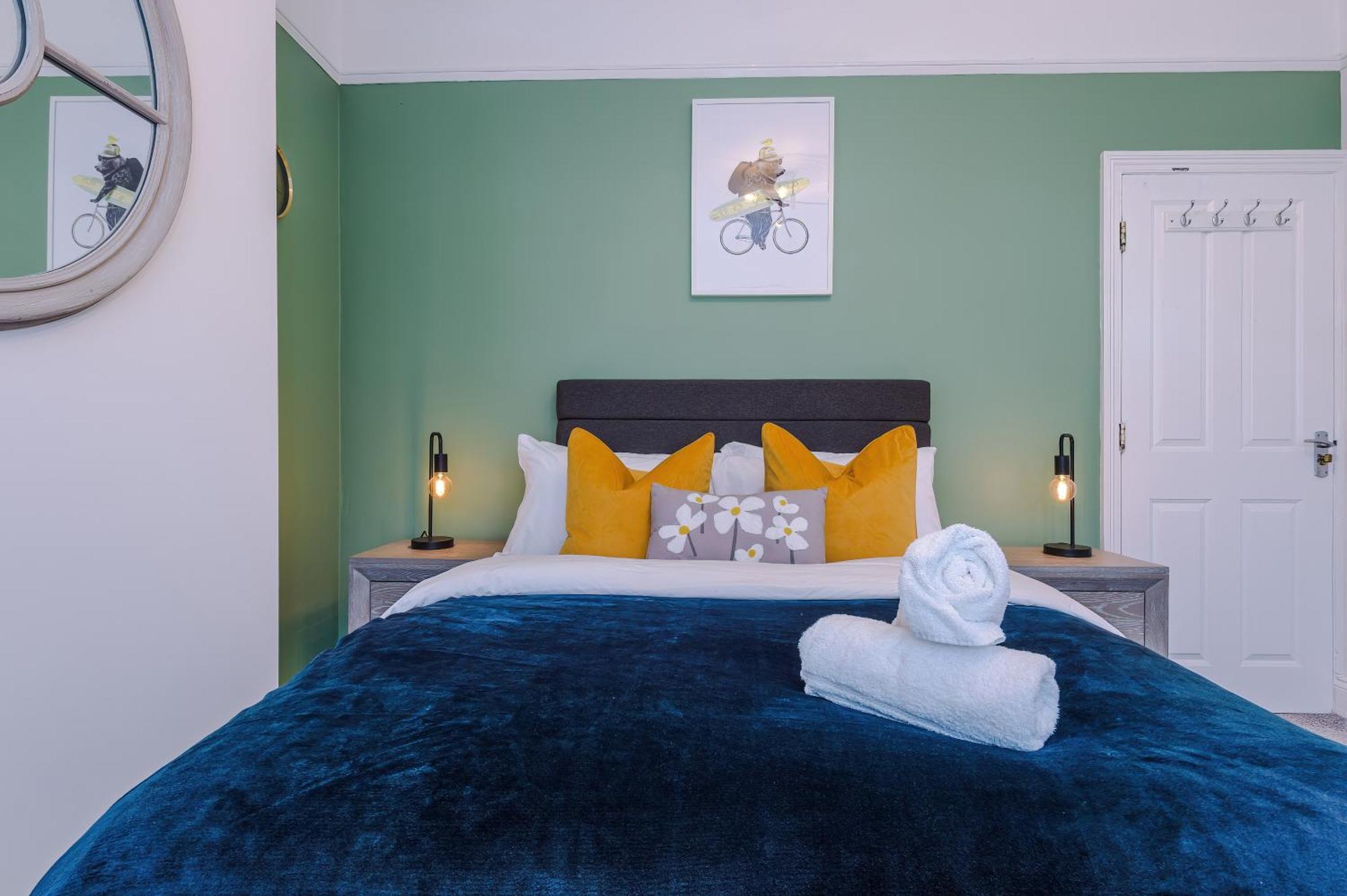 Incredible - Five Bedroom - 7 Actual Beds - 6 Bathroom House By Purestay - Central Bath With Parking 外观 照片