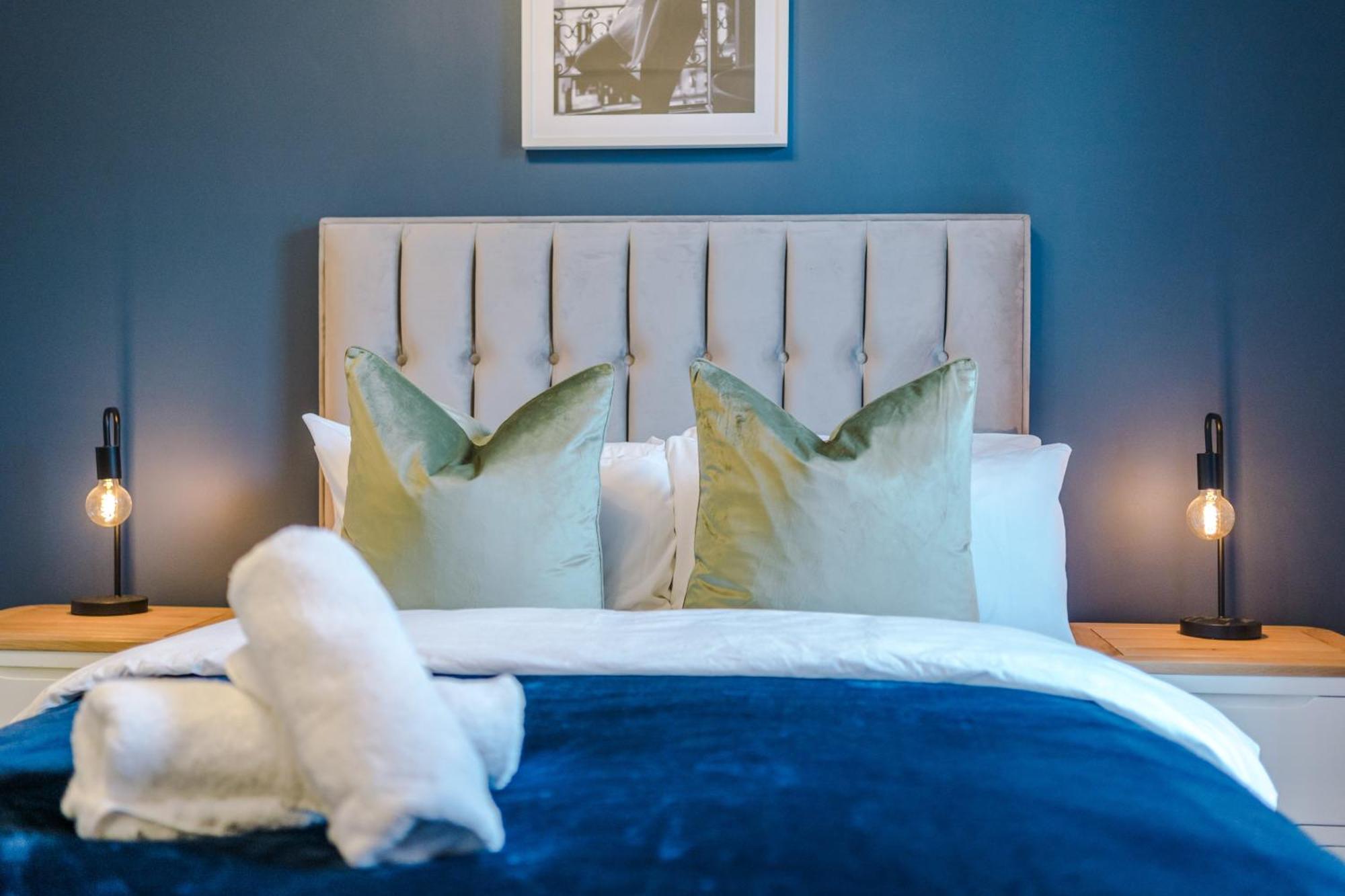 Incredible - Five Bedroom - 7 Actual Beds - 6 Bathroom House By Purestay - Central Bath With Parking 外观 照片
