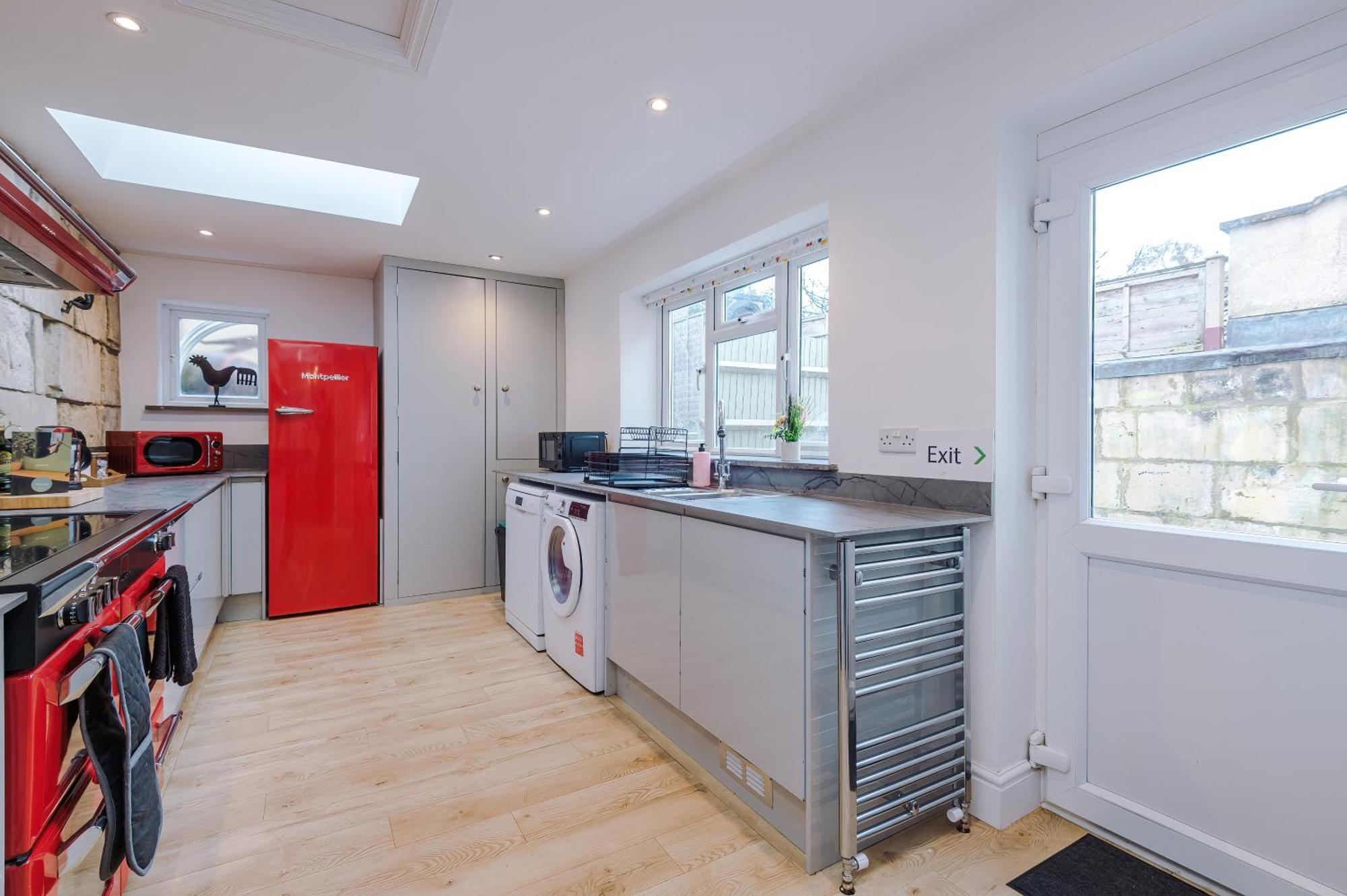 Incredible - Five Bedroom - 7 Actual Beds - 6 Bathroom House By Purestay - Central Bath With Parking 外观 照片