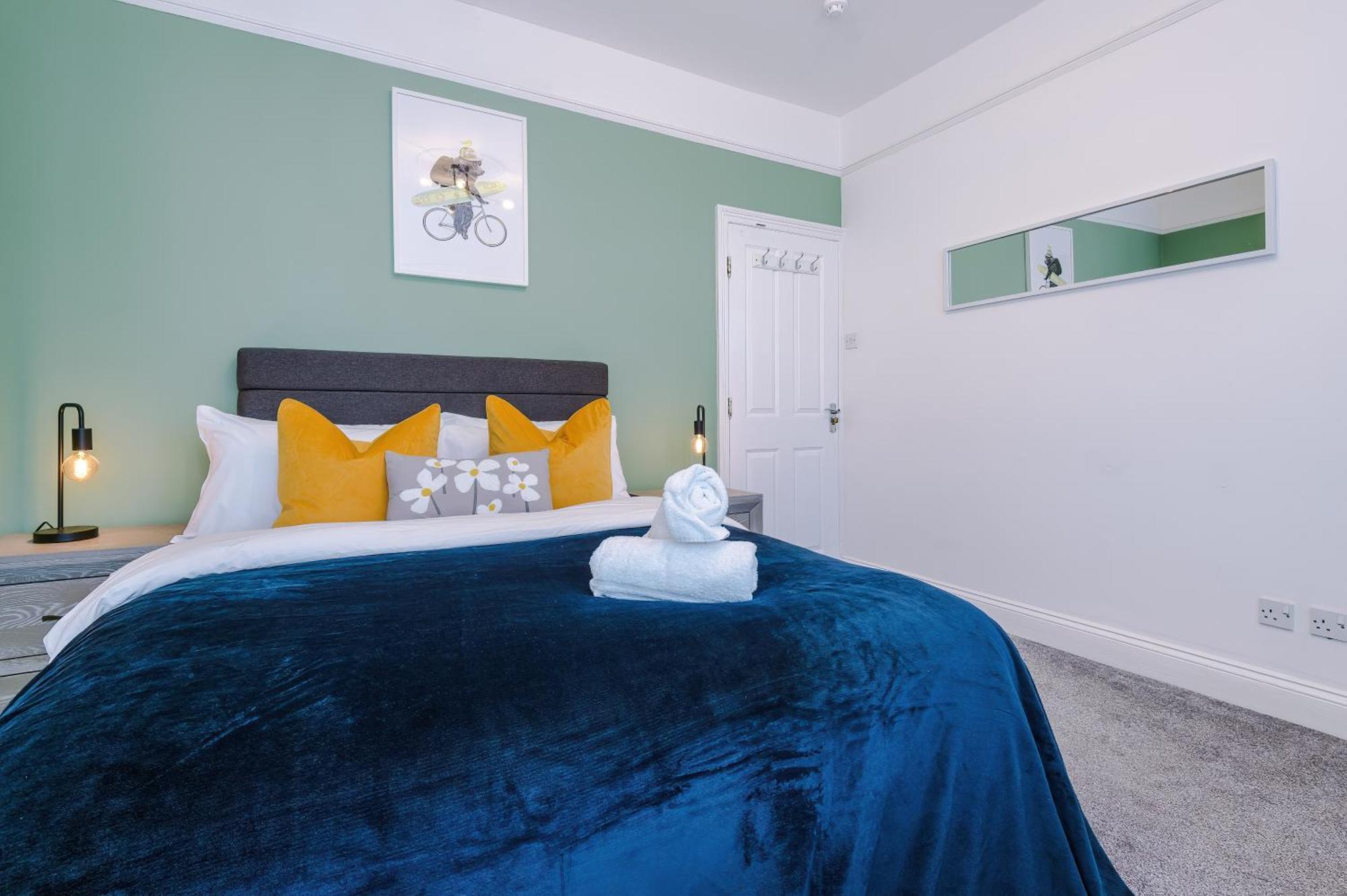 Incredible - Five Bedroom - 7 Actual Beds - 6 Bathroom House By Purestay - Central Bath With Parking 外观 照片