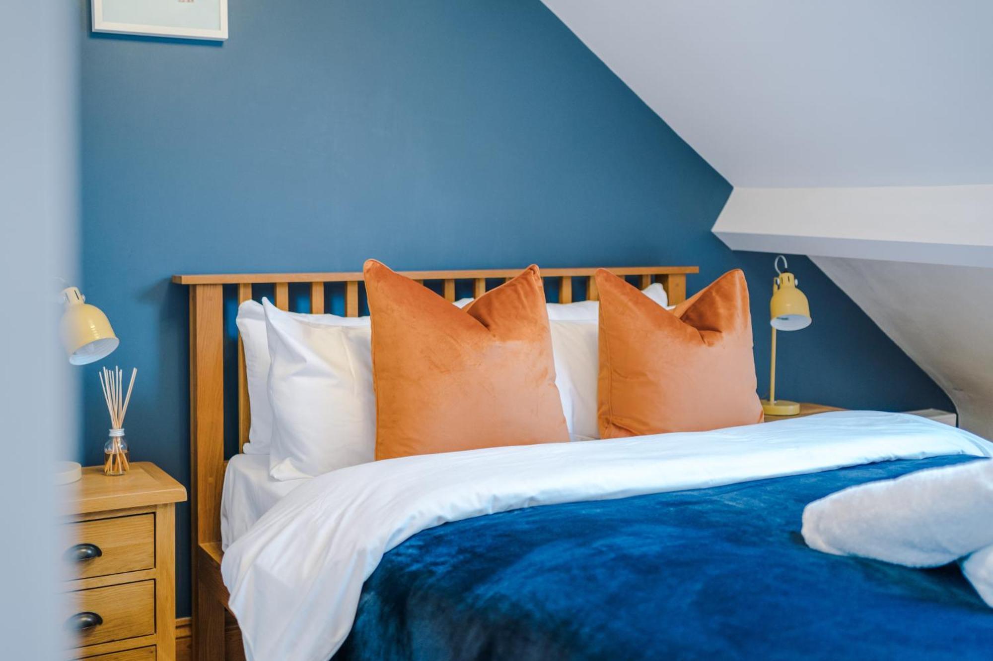 Incredible - Five Bedroom - 7 Actual Beds - 6 Bathroom House By Purestay - Central Bath With Parking 外观 照片