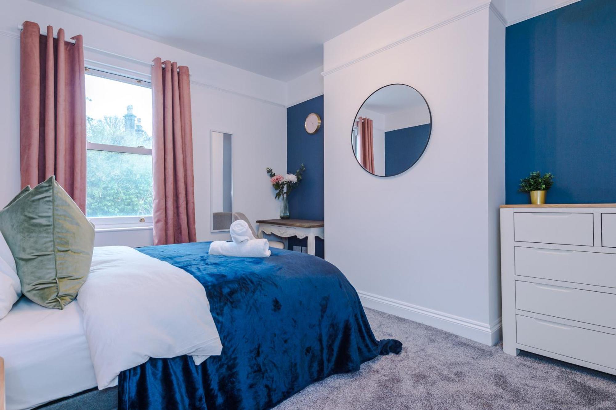 Incredible - Five Bedroom - 7 Actual Beds - 6 Bathroom House By Purestay - Central Bath With Parking 外观 照片