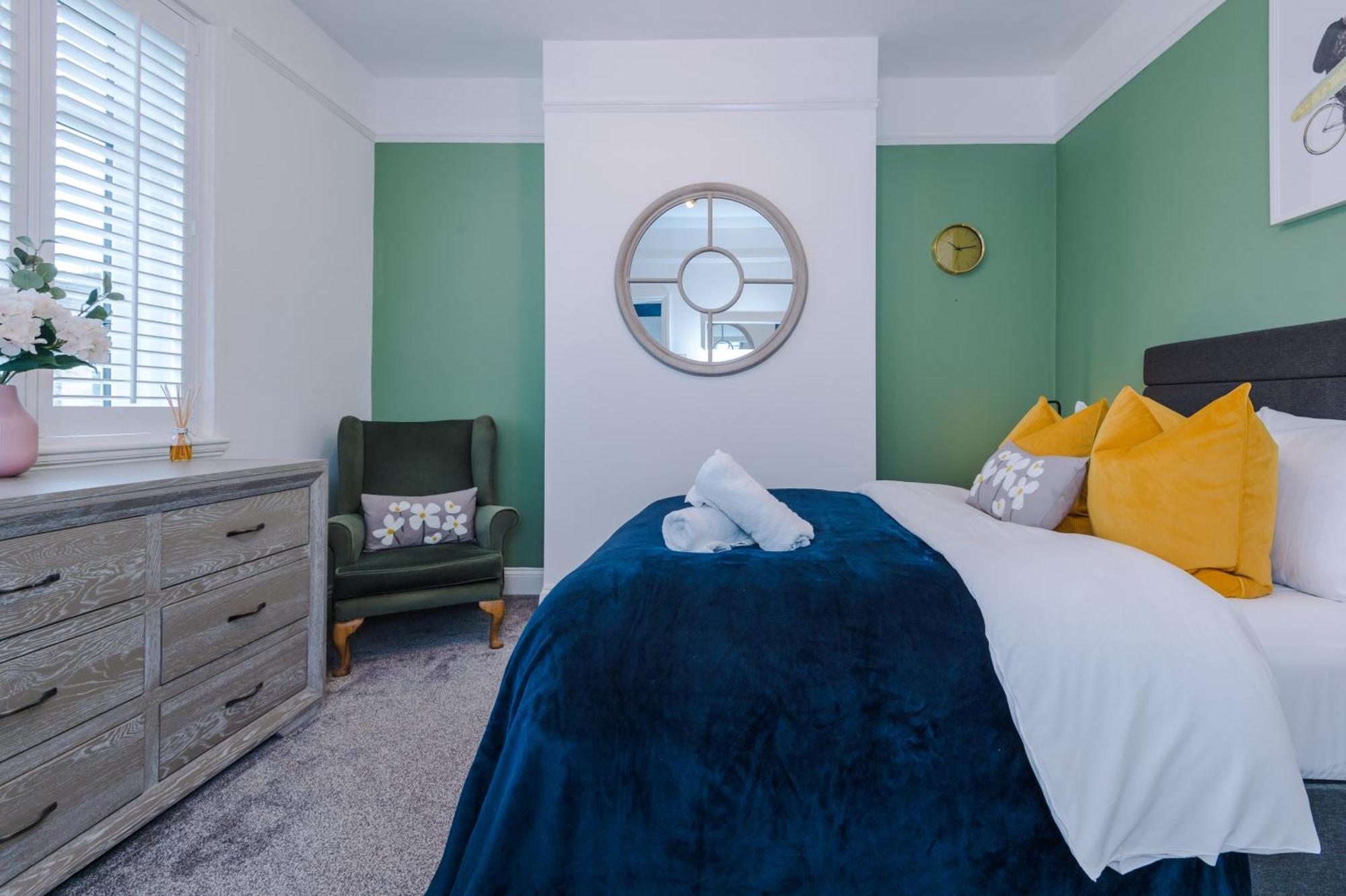 Incredible - Five Bedroom - 7 Actual Beds - 6 Bathroom House By Purestay - Central Bath With Parking 外观 照片