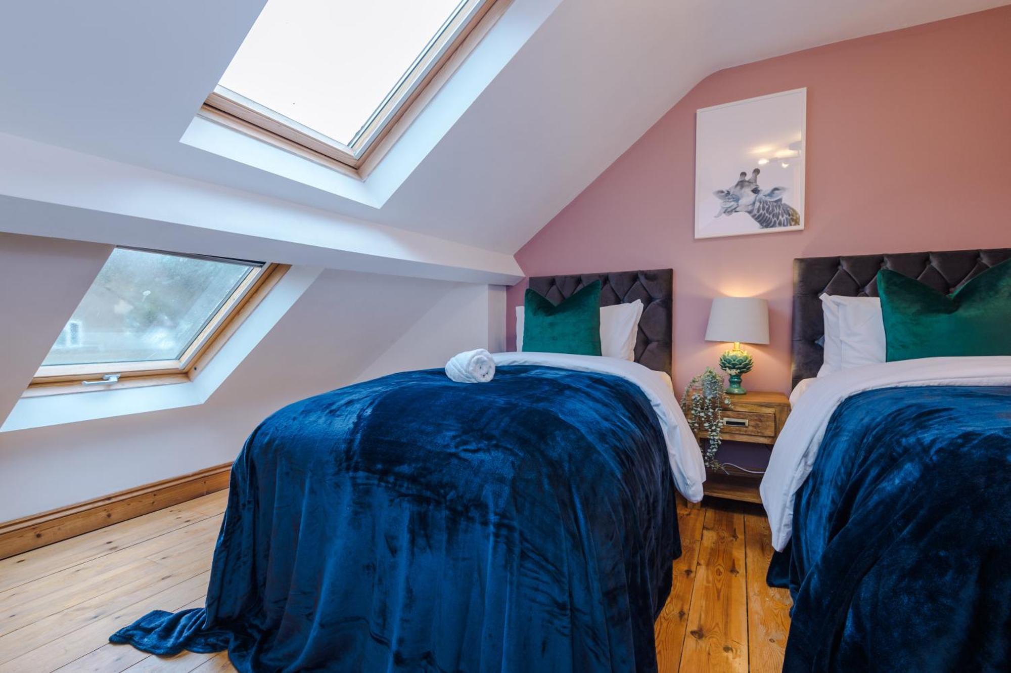 Incredible - Five Bedroom - 7 Actual Beds - 6 Bathroom House By Purestay - Central Bath With Parking 外观 照片