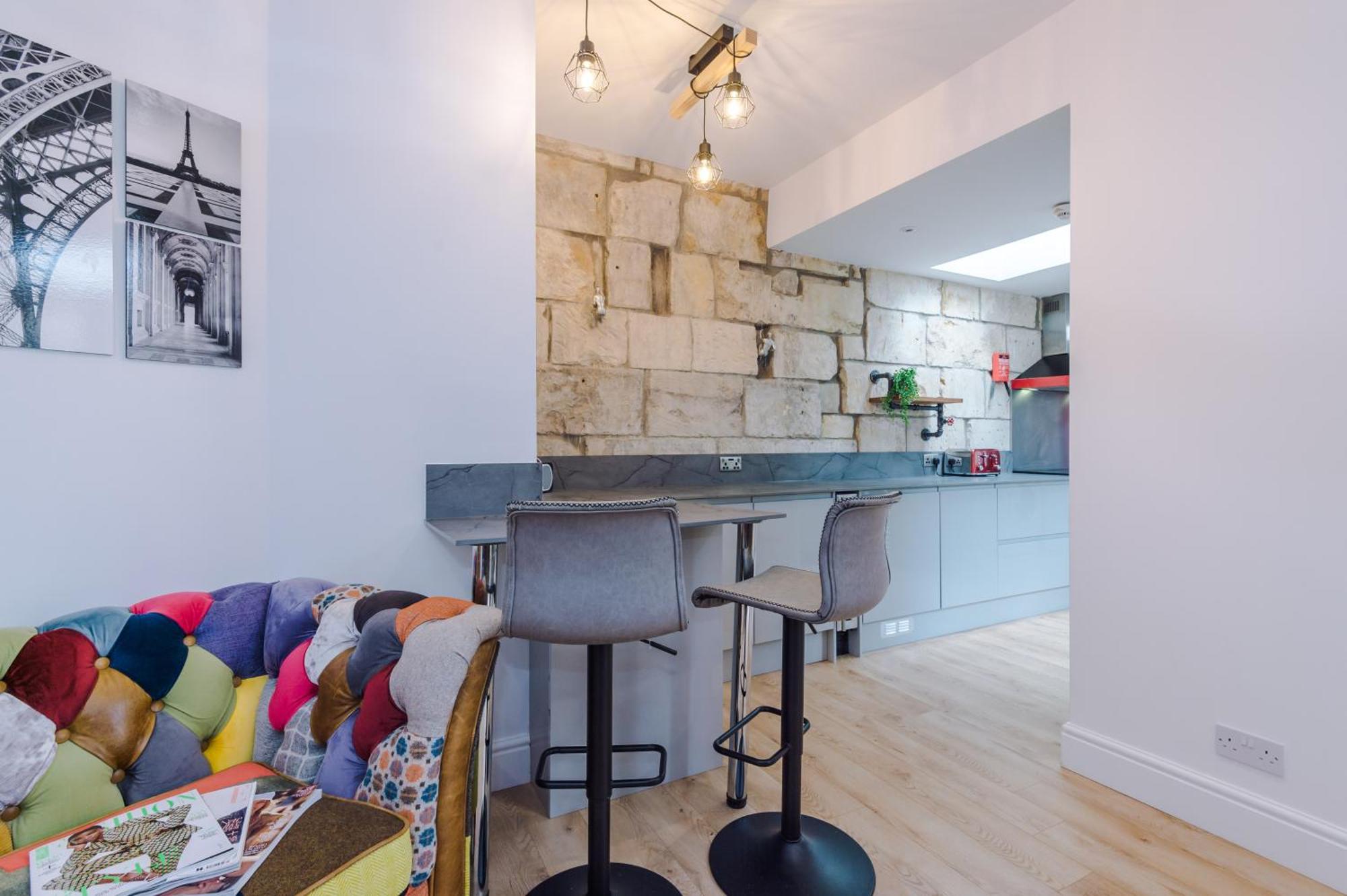 Incredible - Five Bedroom - 7 Actual Beds - 6 Bathroom House By Purestay - Central Bath With Parking 外观 照片