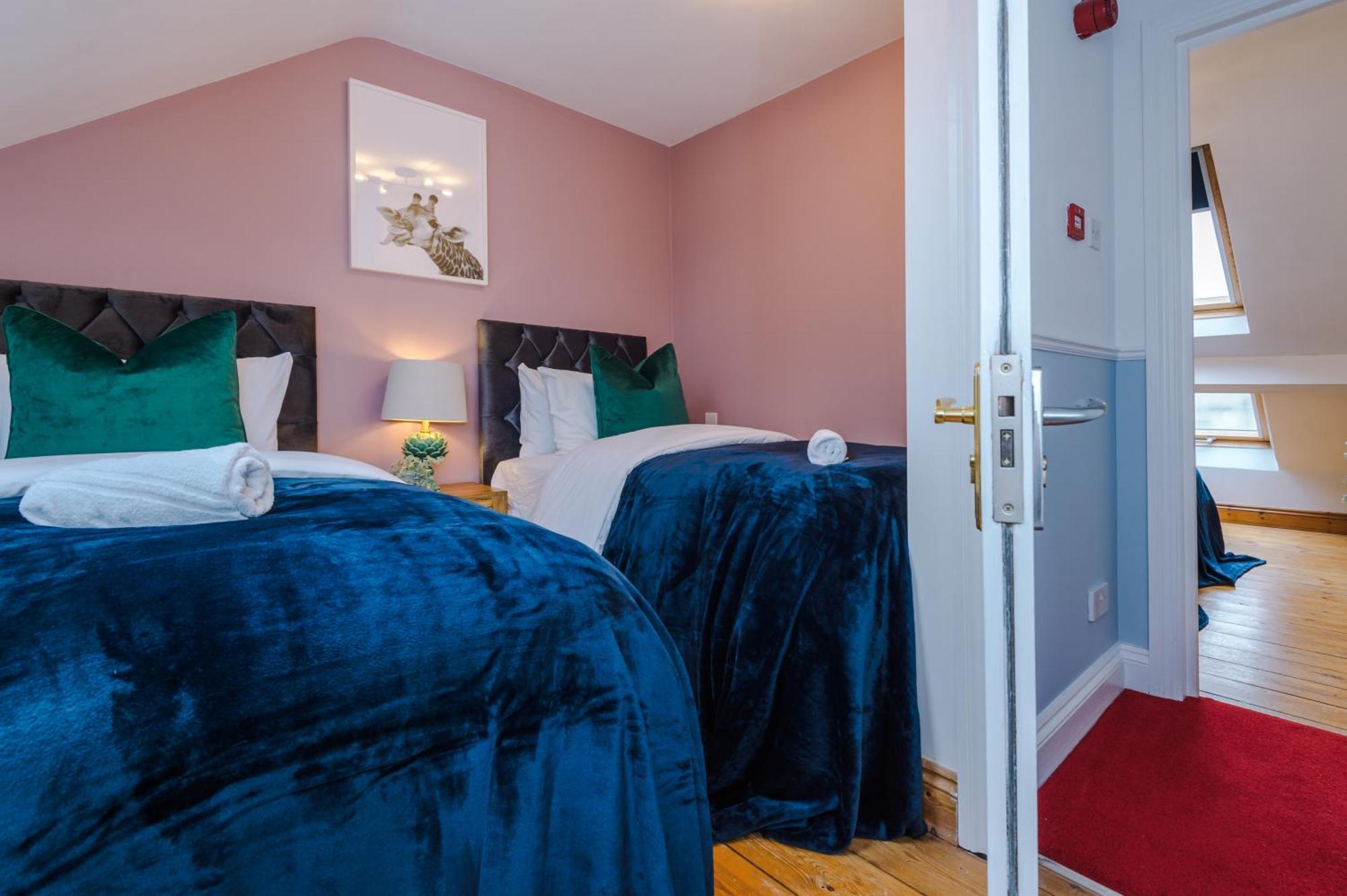 Incredible - Five Bedroom - 7 Actual Beds - 6 Bathroom House By Purestay - Central Bath With Parking 外观 照片