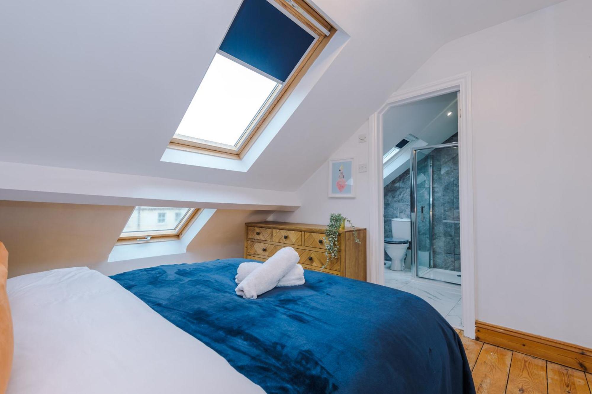 Incredible - Five Bedroom - 7 Actual Beds - 6 Bathroom House By Purestay - Central Bath With Parking 外观 照片