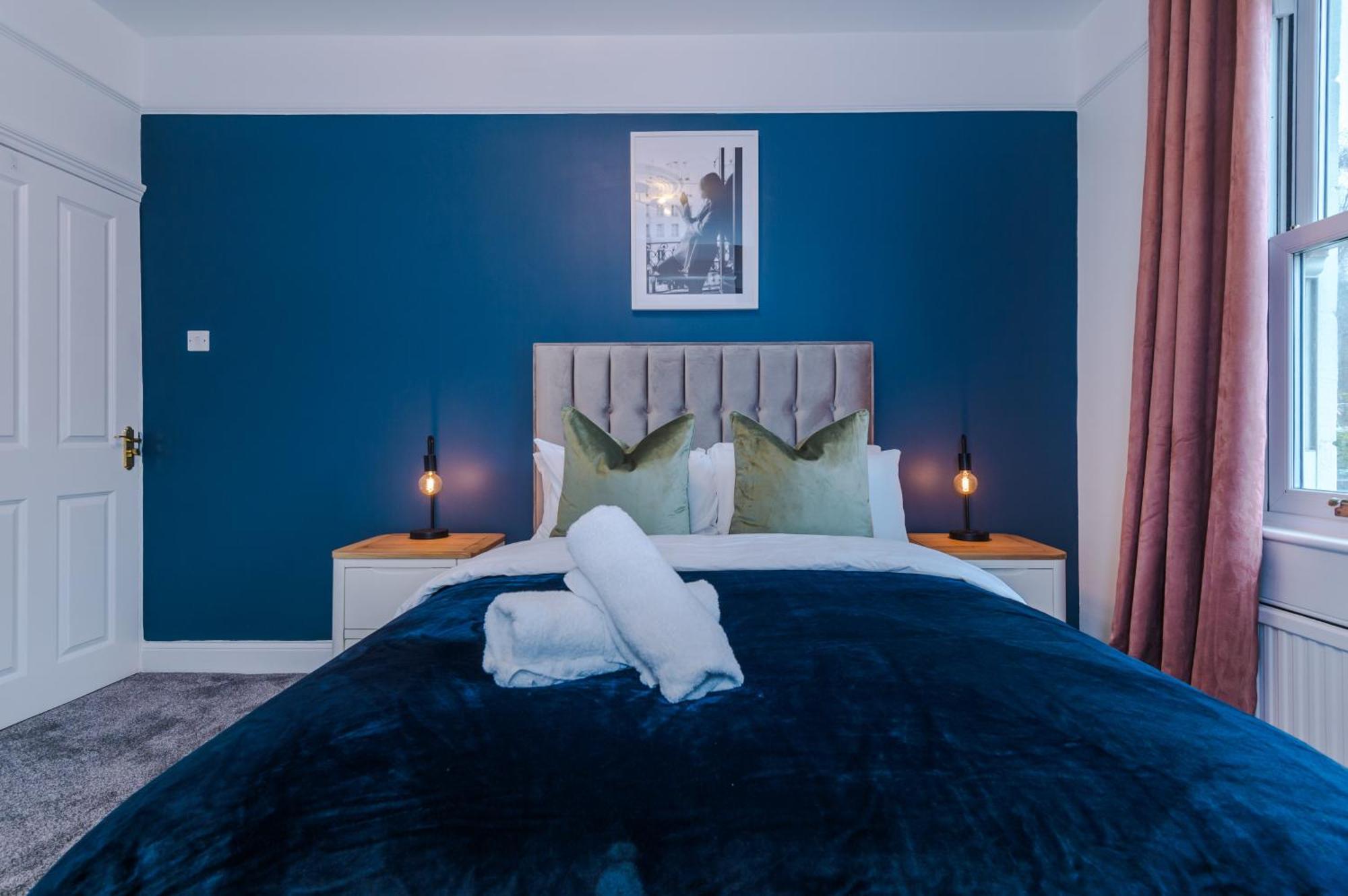 Incredible - Five Bedroom - 7 Actual Beds - 6 Bathroom House By Purestay - Central Bath With Parking 外观 照片