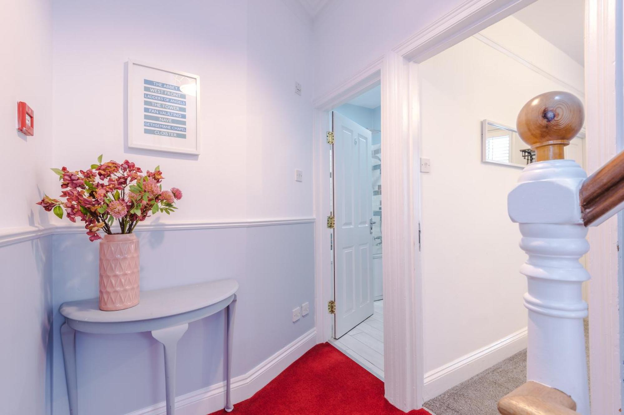 Incredible - Five Bedroom - 7 Actual Beds - 6 Bathroom House By Purestay - Central Bath With Parking 外观 照片