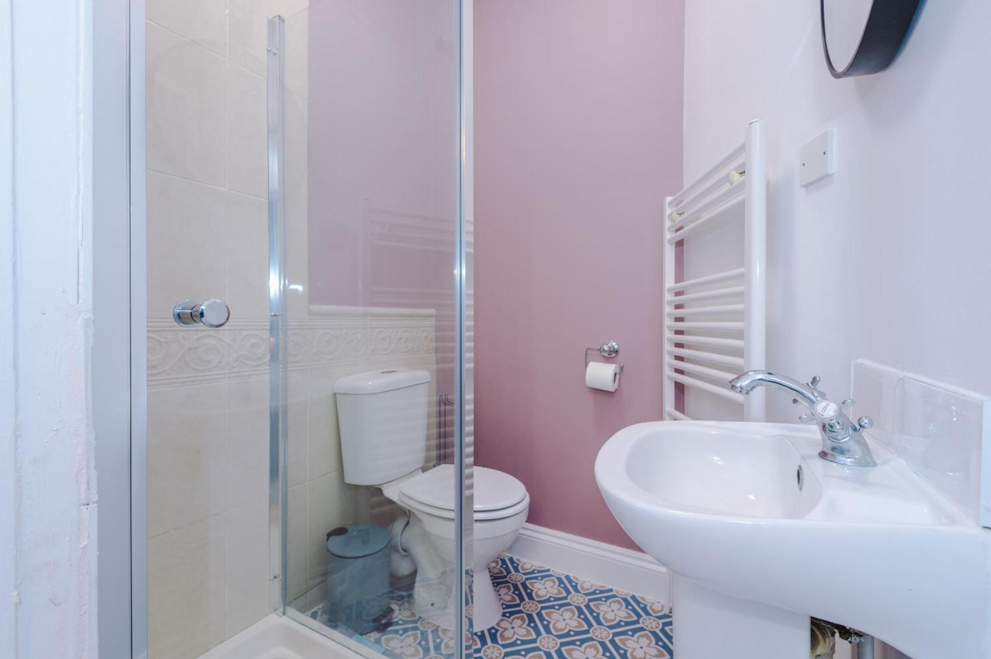 Incredible - Five Bedroom - 7 Actual Beds - 6 Bathroom House By Purestay - Central Bath With Parking 外观 照片
